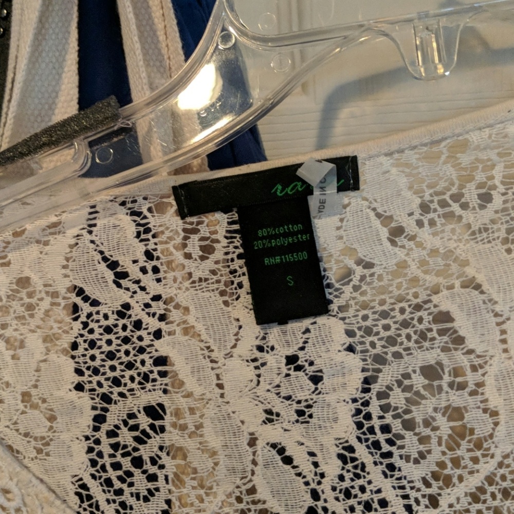 Blouse - Picture 2 of 3